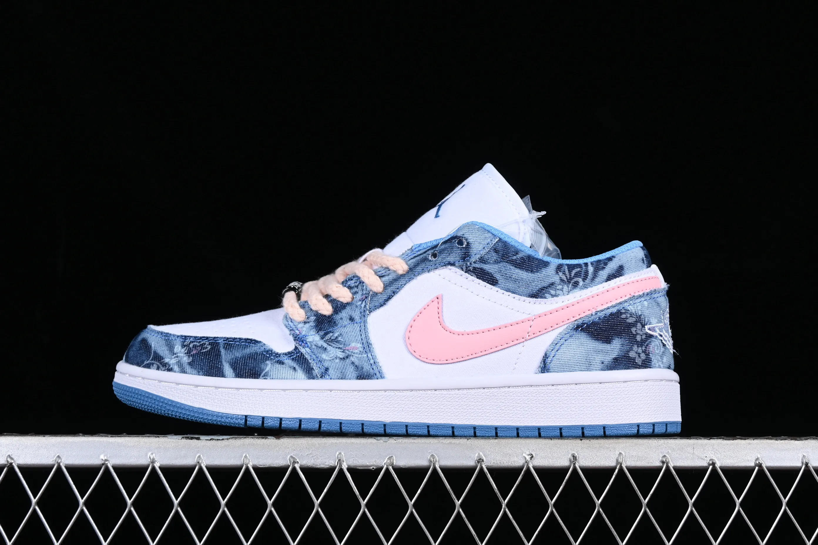 All categories Air Jordan Jordan series basketball shoes Air Jordan 1 Low Z version Air Jordan 1 Low "Washed Denim" AJ1 Joe 1 denim pink hook washed denim low-top casual sneakers DM8947-100